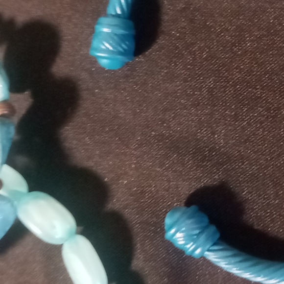 Blue twisted cable cuff bracelet & 2 expandable blue beaded bracelets. - Picture 10 of 10